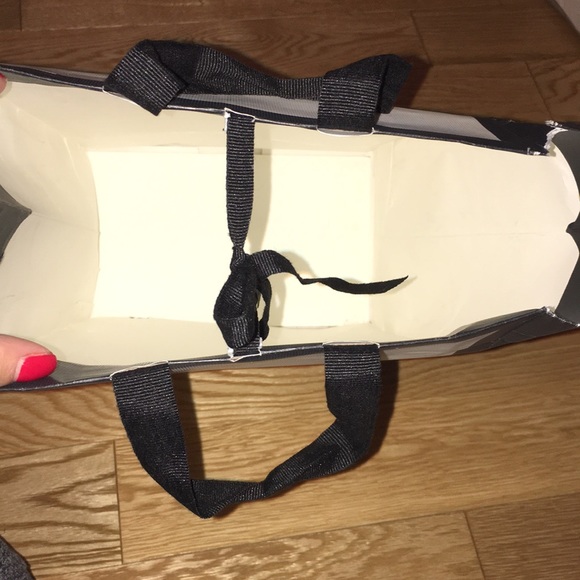 Gucci Shoe Bag - Picture 3 of 3